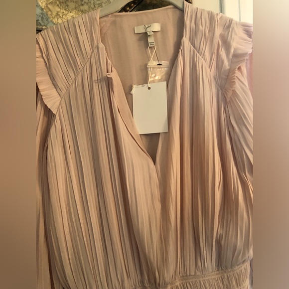 The most girly dress you’ll ever wear 💗 - Picture 5 of 9